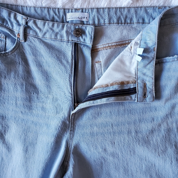LOFT Curvy High Waist Straight Crop Frayed/Raw Hem Light Wash Denim Size 32/14 - Picture 9 of 15